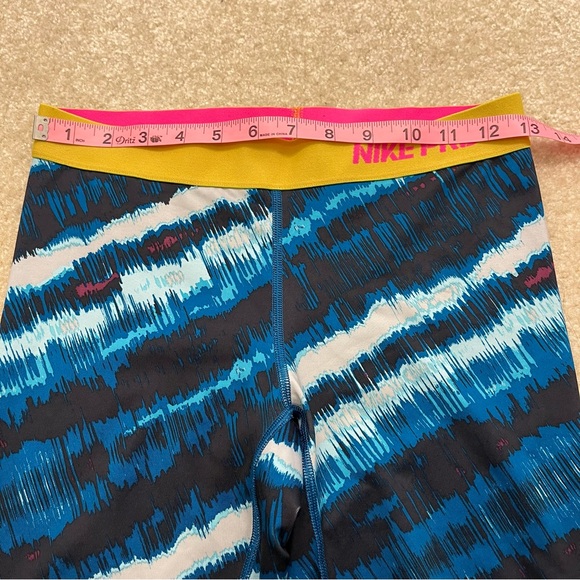 Nike Pants Womens Small Blue Abstract Stripe Nike Pro Cropped Legging Fitted - Picture 5 of 9